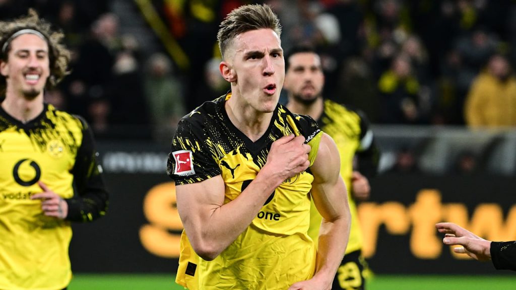 Pleacă Schlotterbeck de la Dortmund? Fundașul, pe radarul unor giganți europeni Dortmund ar putea pierde un jucător cheie în perioada următoare