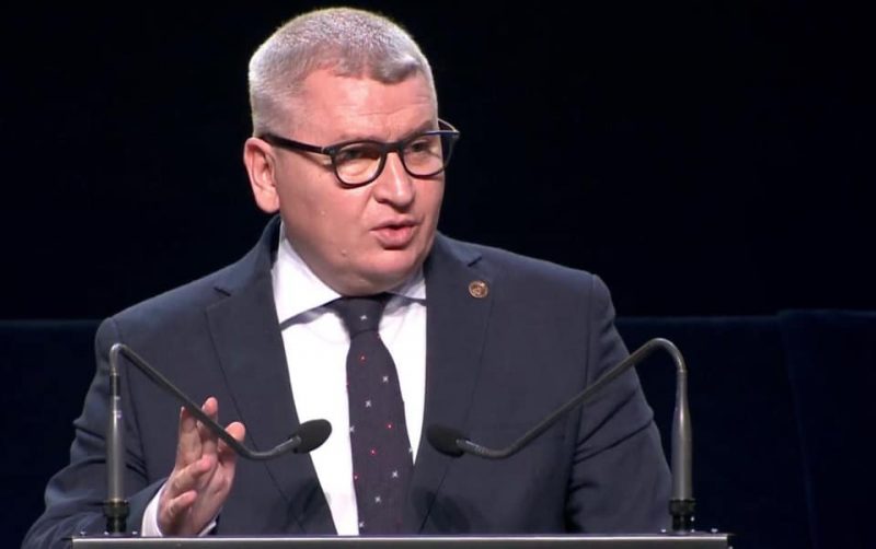 Roman: Grindeanu a cedat în fața liberalilor, inclusiv la buget Deputatul liberal Florin Roman a lansat o serie de acuzații la adresa Partidului Social Democrat (PSD), susținând că fostul premier Sorin Grindeanu a cedat în fața presiunilor liberalilor în privința bugetului Ministerului Justiției