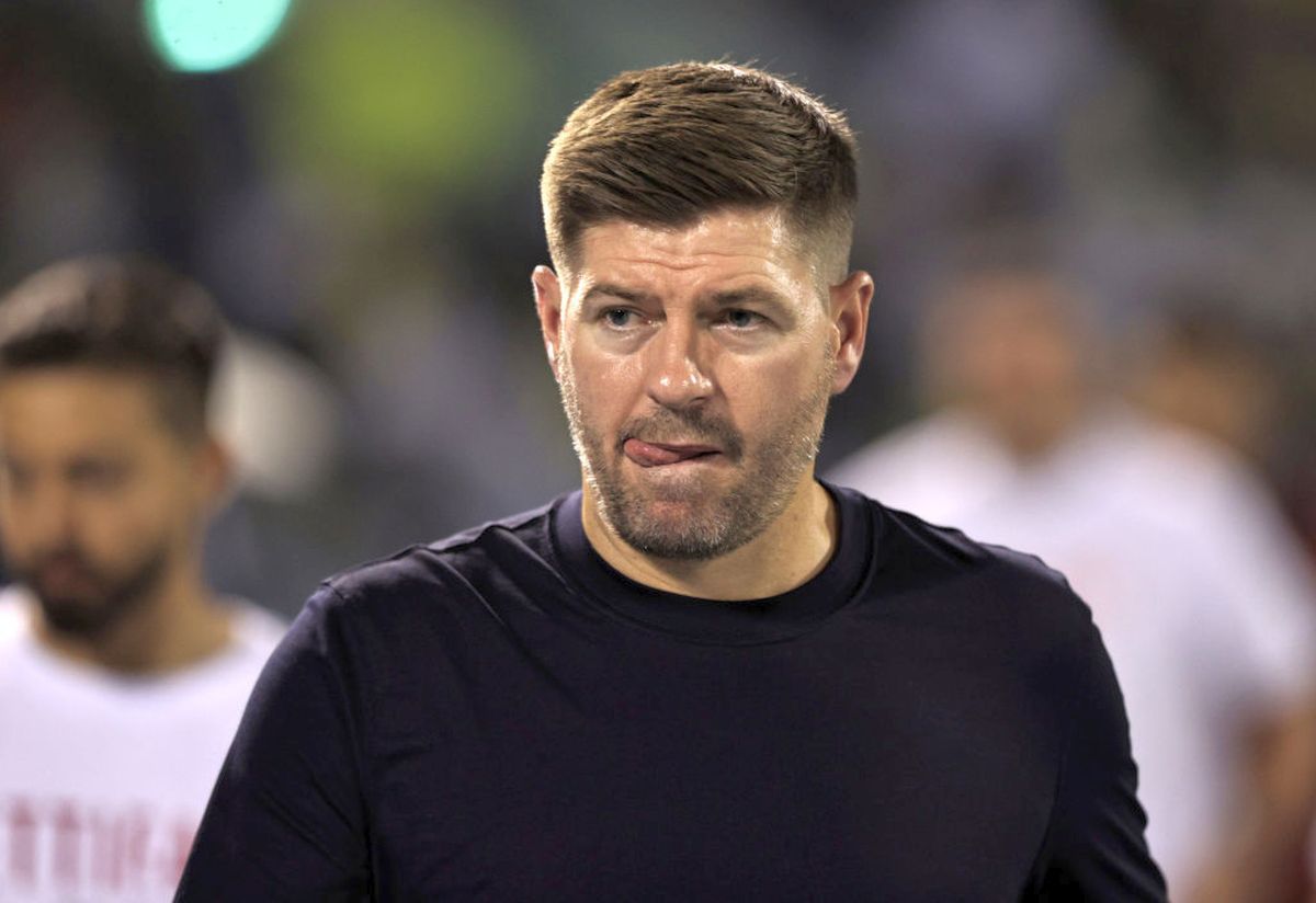 Gerrard, dur cu Slot după noua înfrângere a lui Liverpool; „A fost disperată, slabă” Fosta glorie a lui Liverpool, Steven Gerrard, nu s-a sfiit să critice prestația echipei antrenate de Arne Slot, după ce „cormoranii” au suferit o nouă înfrângere usturătoare în Premier League, scor 1-2, în fața „lanternei roșii” Wolverhampton
