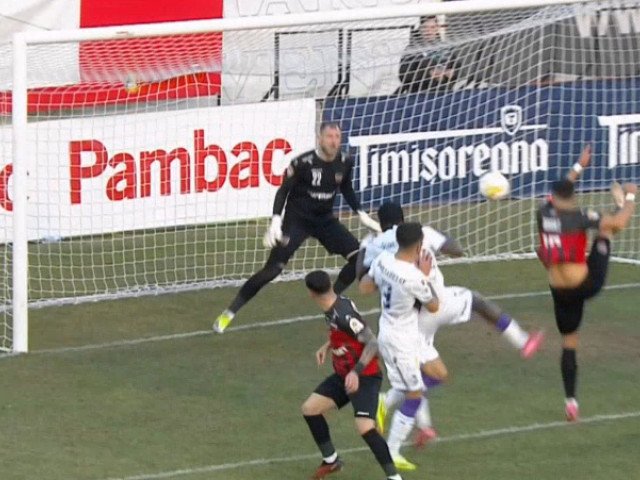 Argeș și Gloria Bistrița, egalitate într-un meci spectaculos Echipa FC Argeș și Gloria Bistrița au încheiat la egalitate, scor 2-2, într-un meci disputat recent, conform informațiilor primite