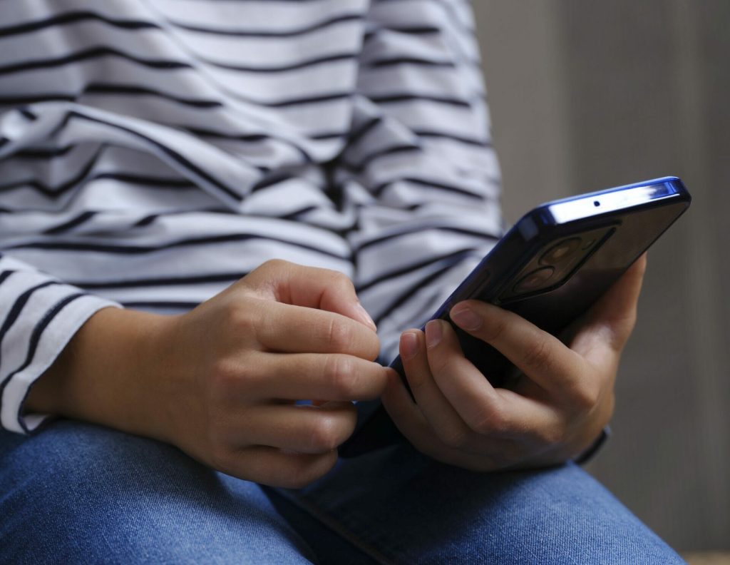 Hoții de telefoane, o afacere transnațională de sute de milioane de euro Poliția Metropolitană din Londra a tras un semnal de alarmă cu privire la furturile de telefoane mobile, transformate într-o afacere criminală transnațională cu ramificații globale