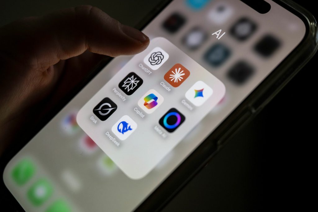 Cum văd utilizatorii chatgpt colaborarea OpenAI-Pentagon