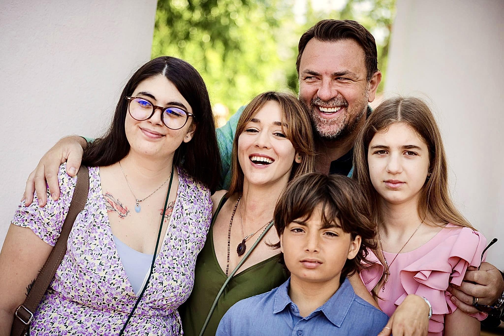 Horia Brenciu, nevoit să se întoarcă singur în România din cauza problemelor de zbor Problemele logistice cauzate de anularea zborurilor peste zonele de conflict au dus la o schimbare de planuri pentru Horia Brenciu și familia sa