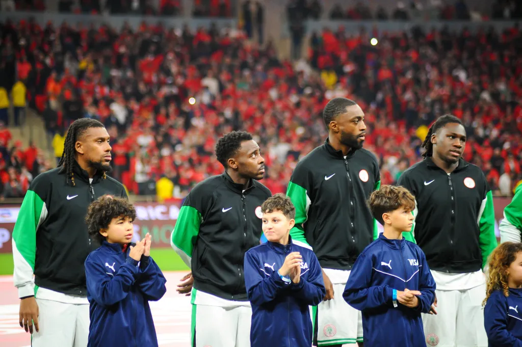 Echipa națională de fotbal a Nigeriei trece printr-o perioadă de tranziție, cu ochii ațintiți spre viitor, dar cu lecții importante de învățat din trecut