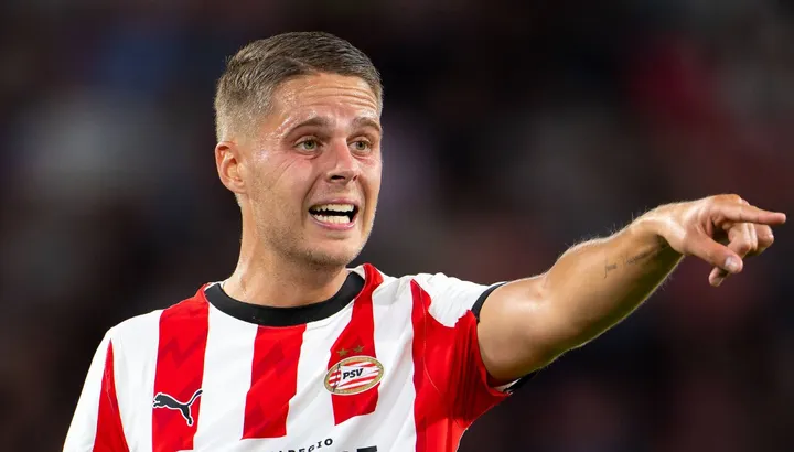 Duel de titlu în Eredivisie: PSV Eindhoven întâmpină AZ Alkmaar, cu ochii pe coroana Echipa PSV Eindhoven, lider detașat în Eredivisie, primește vizita celor de la AZ Alkmaar sâmbătă seară, în etapa a 26-a a sezonului 2025-2026