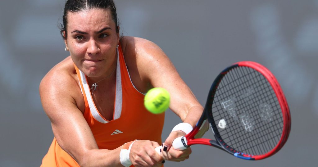 Ruse, victorie cu nervi la Miami: Românca trece de Ruzic și speră la mai mult Gabriela Ruse a început cu dreptul parcursul la Miami Open, trecând de croata Antonia Ruzic în primul tur