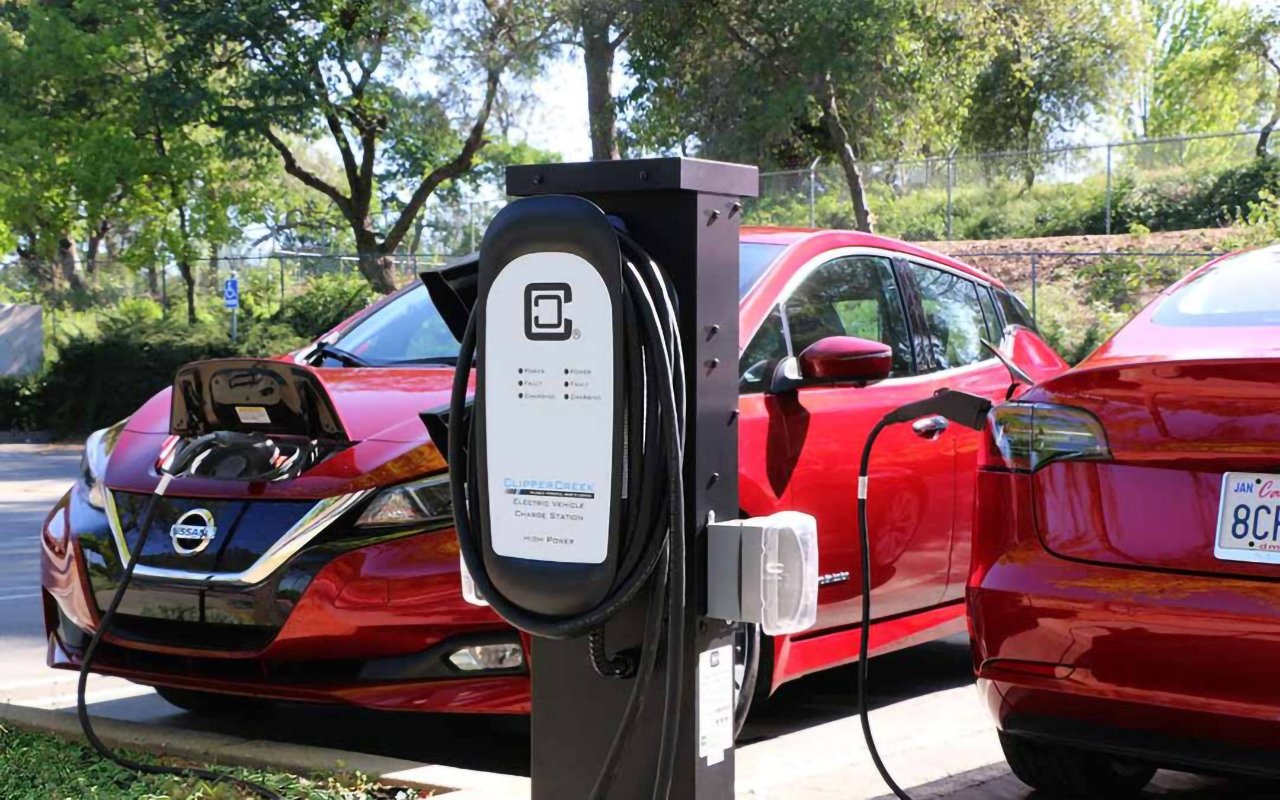 De ce încărcarea mașinilor electrice încetinește după un anumit punct Odată cu creșterea popularității mașinilor electrice, apar tot mai multe întrebări legate de modul în care acestea se încarcă