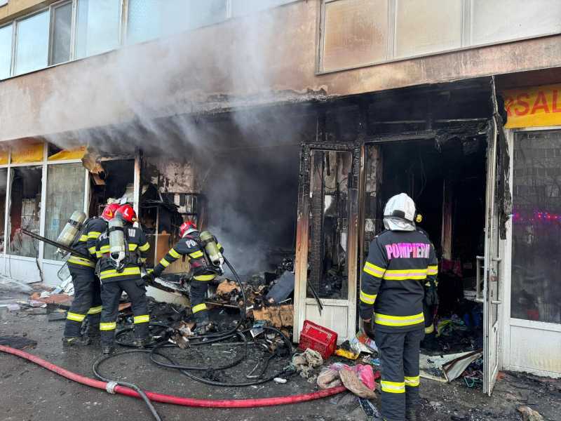 Incendiul din Pantelimon, localizat: Fumul a afectat scara blocului București – Un incendiu a izbucnit sâmbătă la un spațiu comercial din Șoseaua Pantelimon, situat la parterul unui bloc de locuințe