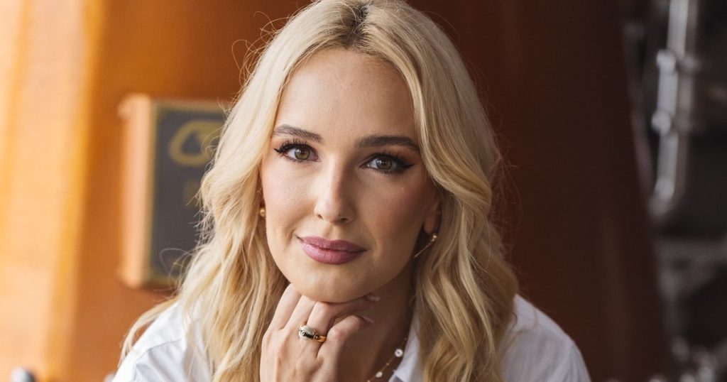 Teodora Tompea, noua voce a știrilor de la Observator: De la Digi24, la Antena 1 Jurnalista Teodora Tompea, cunoscută publicului din aparițiile sale la Digi24, se alătură echipei Antena 1