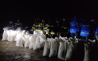 Vrancea, sub ape: Un om salvat, 160+ refuză evacuarea