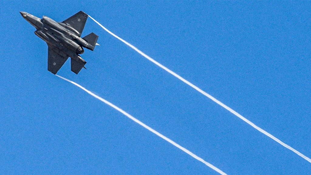 Un avion de vânătoare israelian F-35 „Adir” doboară o aeronavă iraniană: o premieră în istorie Un avion de vânătoare stealth F-35I „Adir” al Forțelor Aeriene Israeliene a doborât un avion iranian de antrenament Yak-130, marcând o premieră în istoria aviației militare