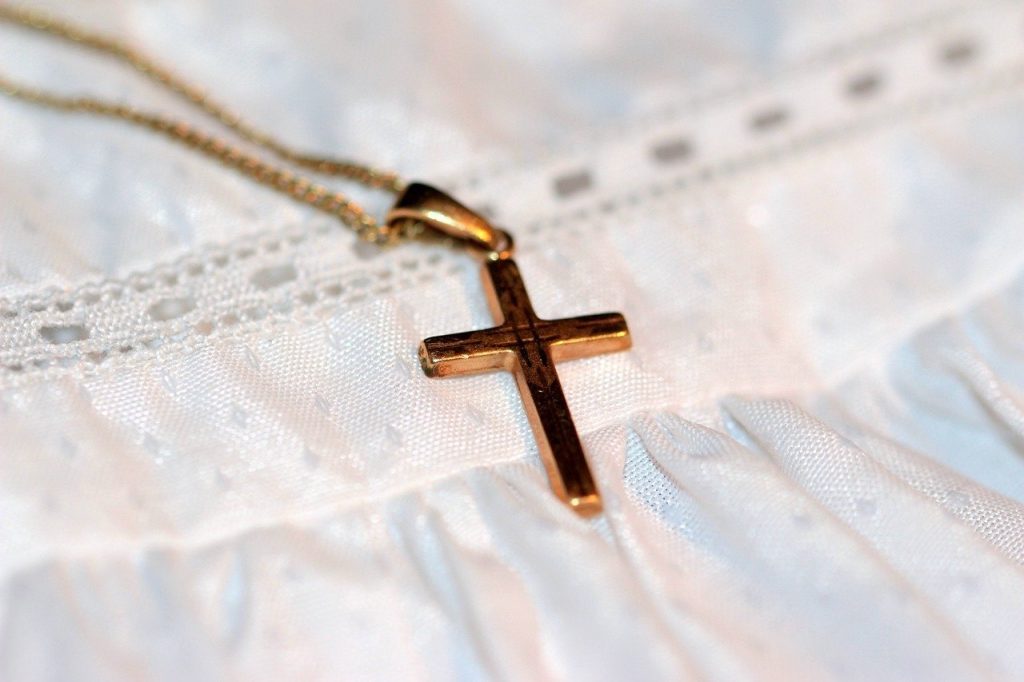 Bijuteriile religioase, din nou la modă. Este pregătită moda pentru o nouă convertire?