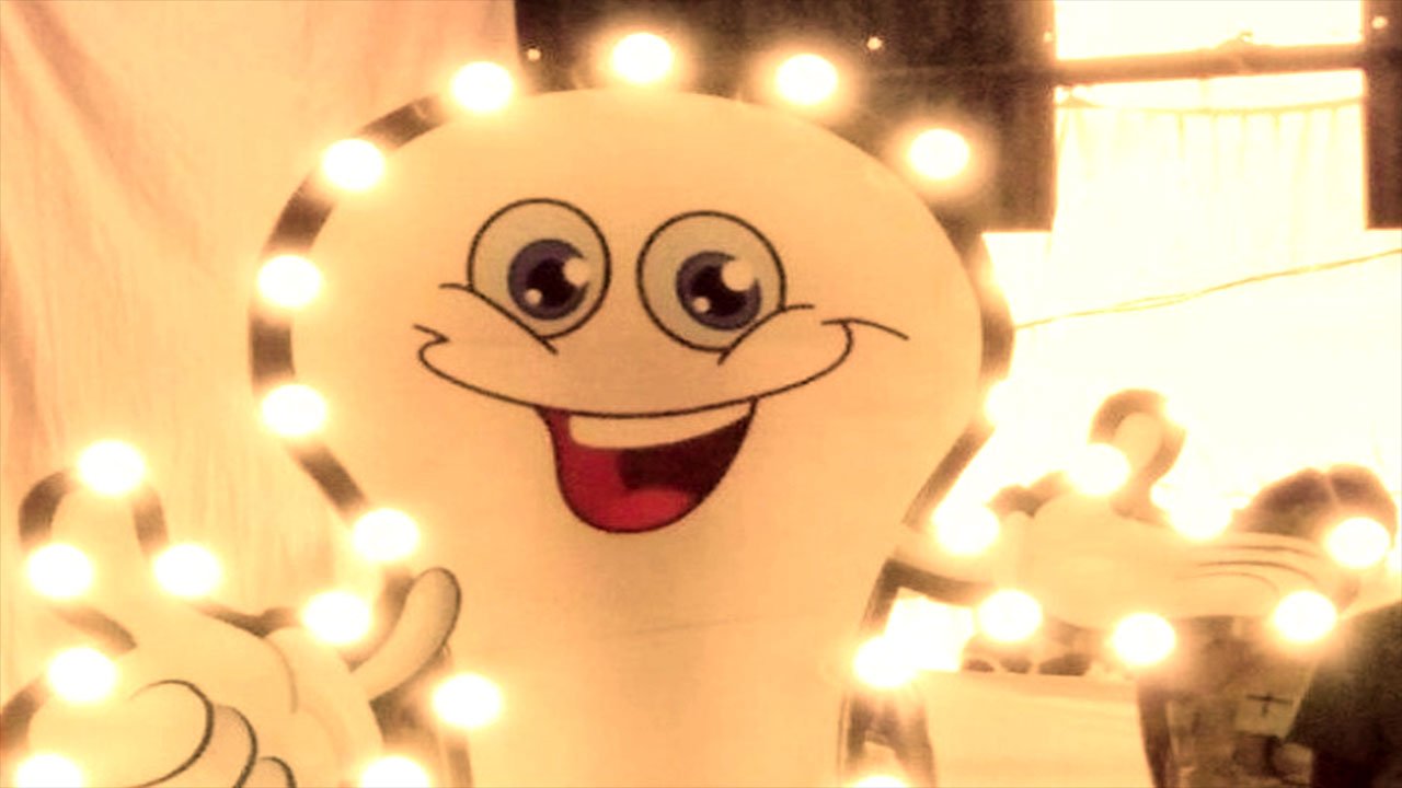 Ledurile, lumina viitorului care a transformat deja prezentul Becurile cu incandescență, timp de peste un secol, au fost standardul în iluminat, dar eficiența lor era extrem de scăzută