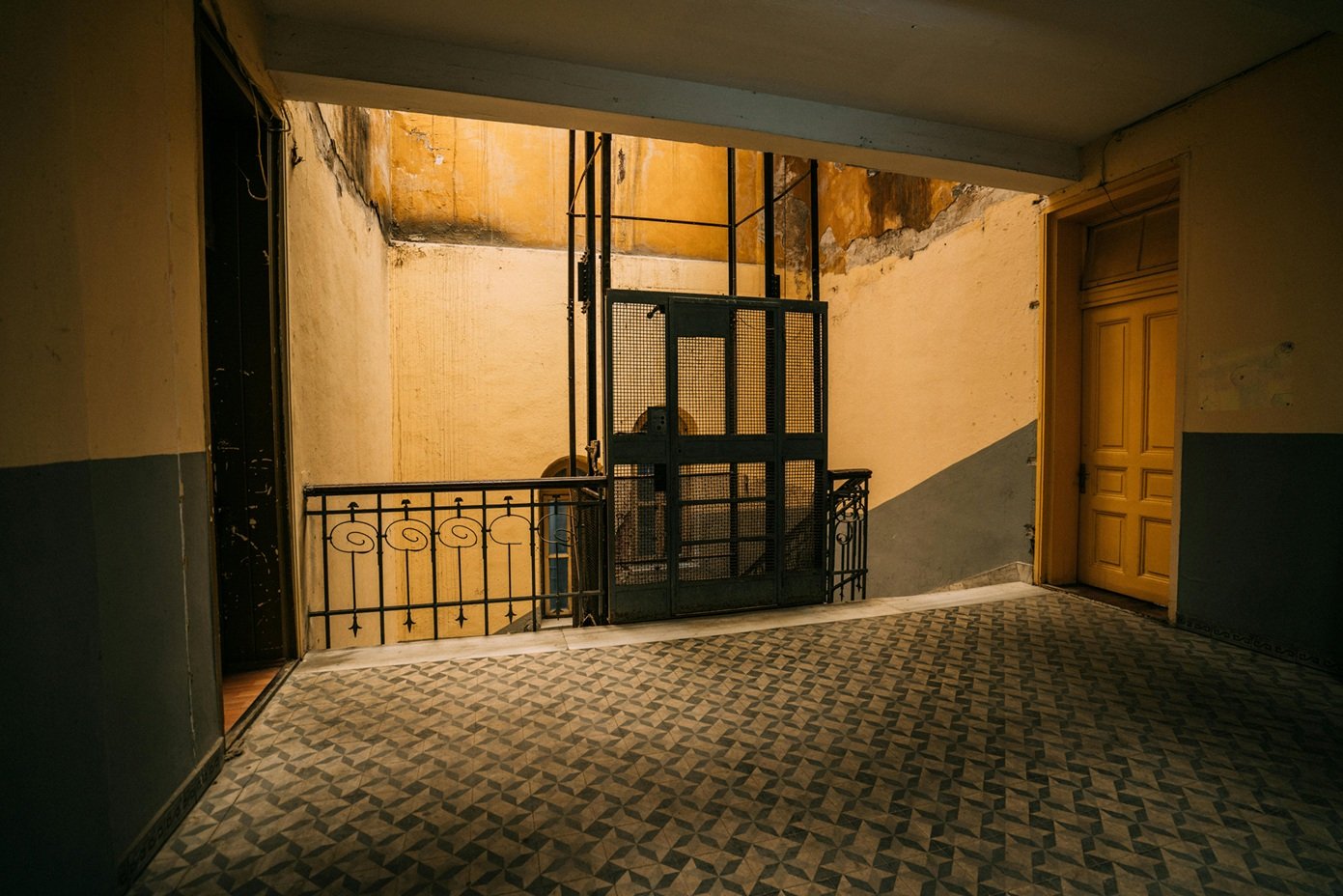 Senatul a aprobat, luni, propunerea legislativă „Lift pentru viață”, un proiect care vizează instalarea de lifturi în blocurile cu cel puțin trei etaje