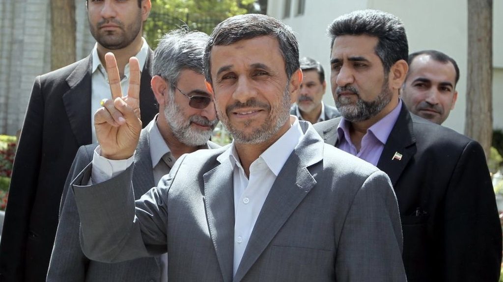 De ce ahmadinejad, ex-președinte iranian „dat mort”, e încă util?