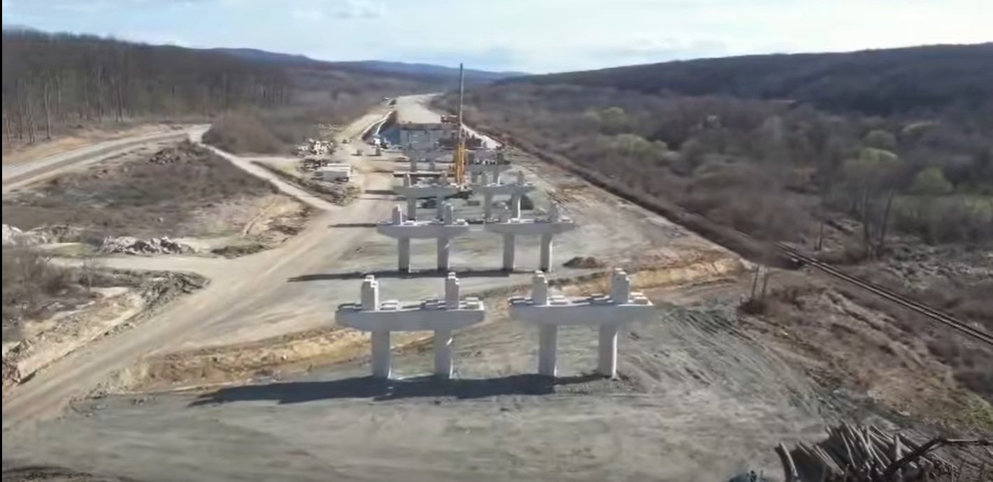Autostrada Lugoj – Deva: Secțiunea Margina – Holdea Avansată la 56% Lucrările de pe secțiunea Margina – Holdea a autostrăzii Lugoj – Deva (A1) au atins un stadiu fizic de 56%, potrivit anunțului făcut de Cristian Pistol, directorul general al CNAIR
