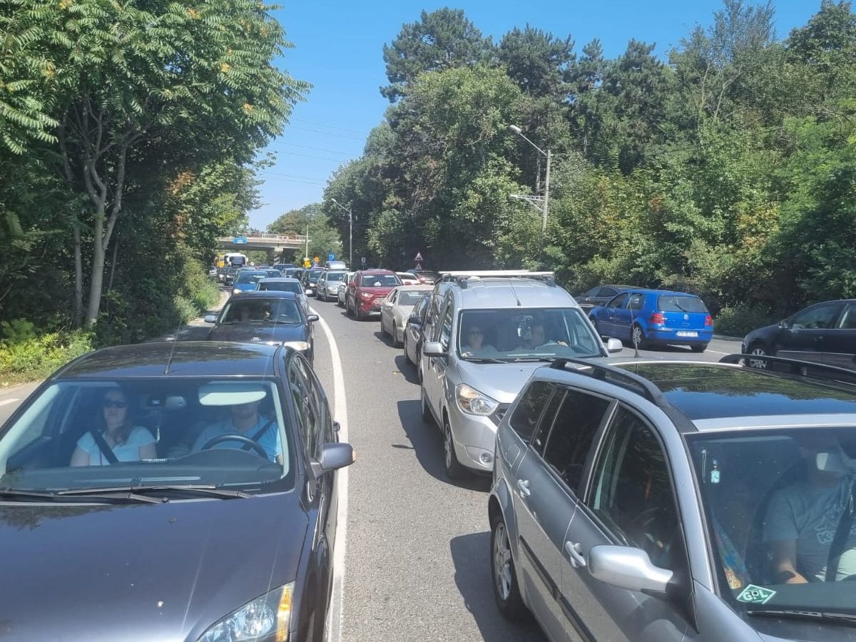 Șoseaua spre sudul litoralului, un vis de 10 ani încă neterminat Un proiect de drum care ar trebui să faciliteze accesul spre sudul litoralului românesc se confruntă cu întârzieri majore, chiar după un deceniu de la demararea sa