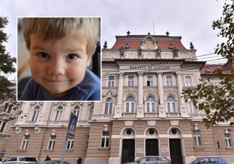 Medici achitați definitiv în dosarul morții unui copil, după o lungă luptă în instanță Curtea de Apel Oradea a pronunțat vineri, 6 martie, o decizie definitivă de achitare pentru cei doi medici acuzați de ucidere din culpă în cazul decesului lui Tudor, un băiețel de doi ani