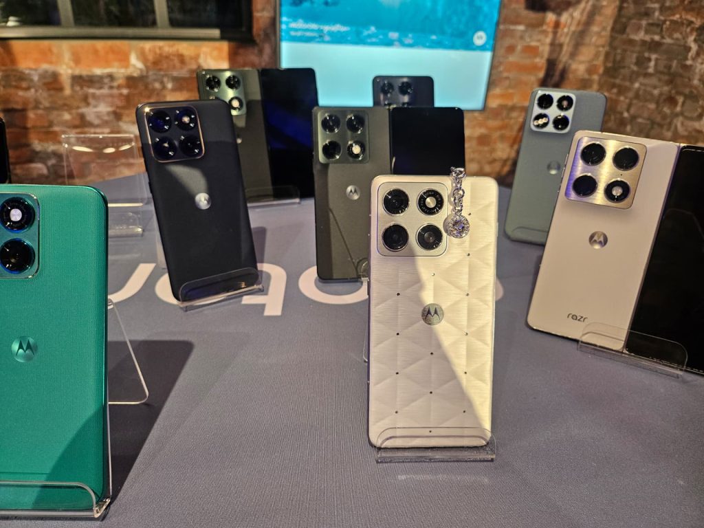 Motorola încearcă să impresioneze cu noua campanie despre performanțele foto ale smartphone-ului său Motorola lansează o campanie publicitară inedită, #GoldenPhotography, menită să demonstreze capacitățile foto ale noului său telefon, Signature