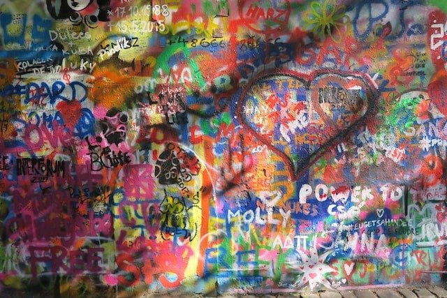 Primarul general al Capitalei, Ciprian Ciucu, face un apel către artiștii de grafitti, invitându-i să colaboreze pentru identificarea unor spații urbane dedicate artei stradale