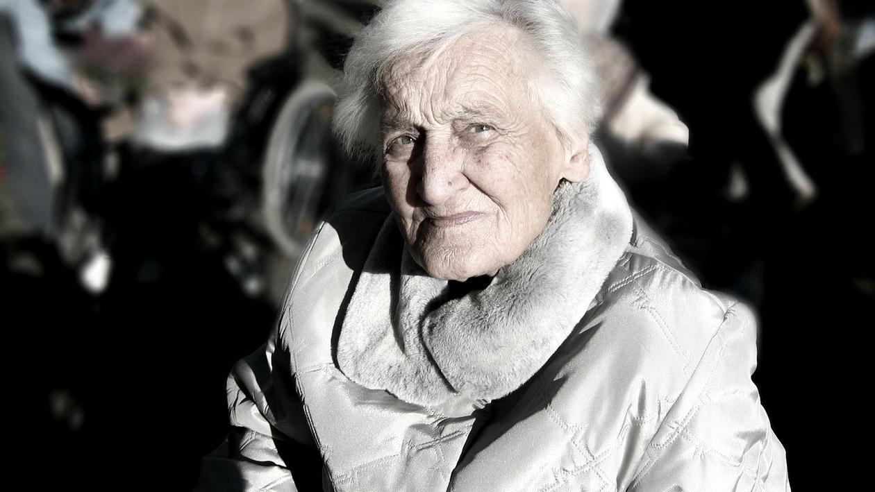 Roboții sociali, un răspuns la îmbătrânirea populației: Cum încearcă Spania să schimbe îngrijirea vârstnicilor Spania se confruntă cu o provocare demografică majoră: îmbătrânirea populației și scăderea natalității