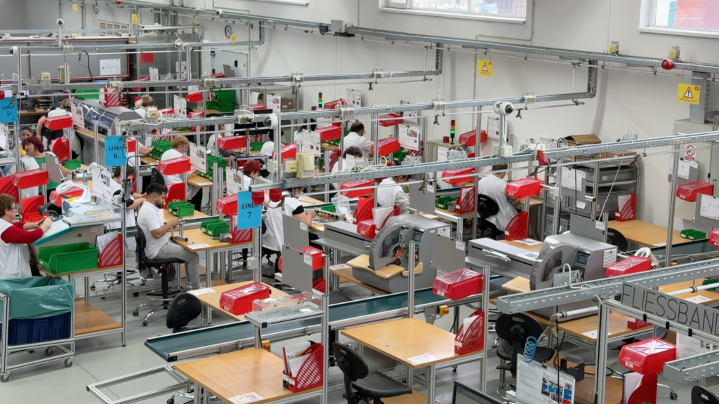 Paderteg Kabeltechnik mută o parte din producție în Africa Compania Paderteg Kabeltechnik SRL din Copșa Mică, specializată în producția de cablaje electrice și electronice, a externalizat o parte din activitate în Africa