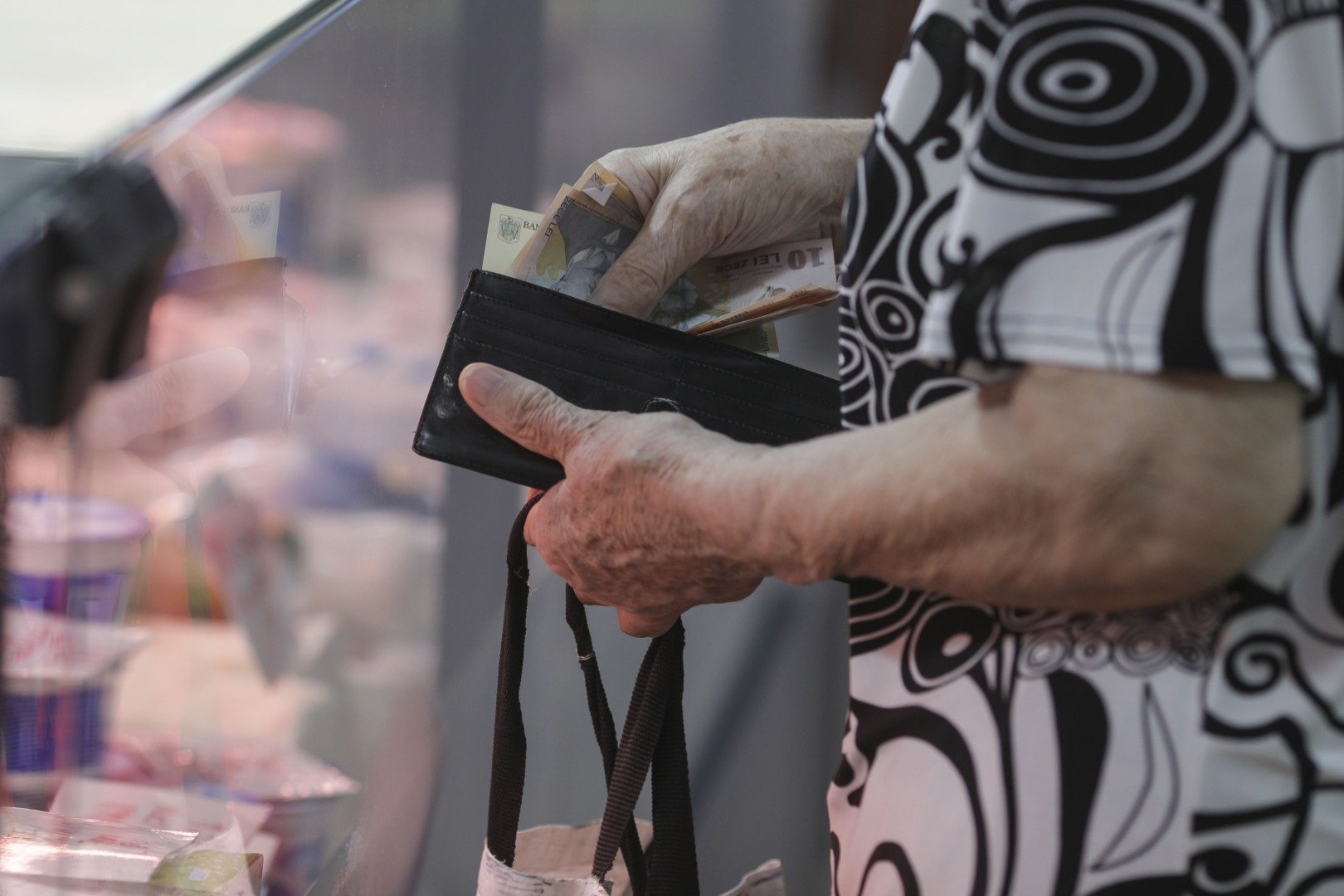 PNL, nemulțumit de lipsa clarității PSD în privința finanțării pachetului social Liderii PNL își exprimă nemulțumirea față de modul în care PSD gestionează detaliile financiare ale pachetului social, ce include ajutoare de peste 3 miliarde de lei pentru pensionari și alte categorii vulnerabile