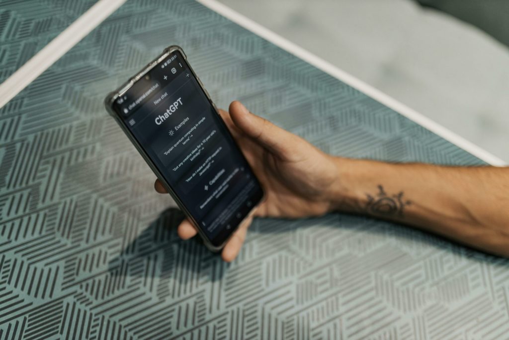 AI-urile, testate cu intenții criminale: multe oferă sfaturi periculoase Un studiu realizat de CCDH, în colaborare cu CNN, a scos la iveală vulnerabilități alarmante ale unor sisteme de inteligență artificială (AI)