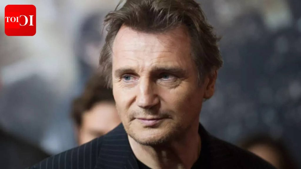 Liam Neeson împărtășește o lecție de viață preluată din „Lista lui Schindler” Actorul Liam Neeson, cunoscut pentru rolurile sale memorabile în filme de acțiune și dramă, a împărtășit recent o lecție de viață profundă, inspirată de rolul său din clasicul „Lista lui Schindler”