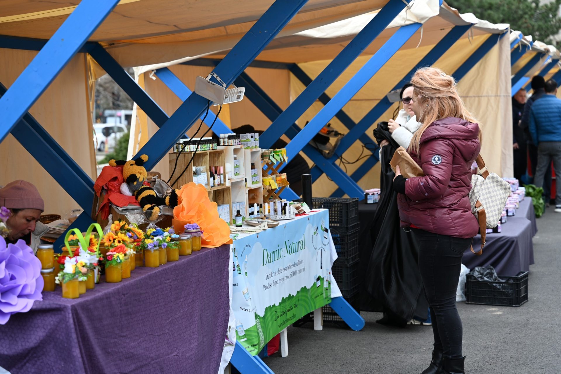 Piața volantă din Sectorul 1 revine în acest weekend, cu produse proaspete și tradiționale, pregătindu-se să își aștepte clienții în cartierul Pajura