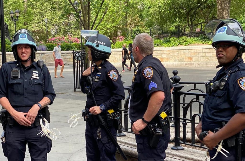 Atac armat cu victime multiple în Austin, Texas Un atac armat a zguduit centrul orașului Austin, Texas, în noaptea de sâmbătă spre duminică, soldându-se cu doi morți și 14 răniți