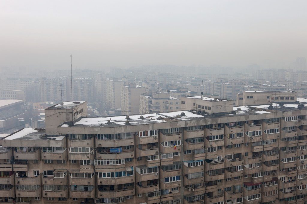 Bucureștiul se sufocă: Intersecția Mihai Bravu-Basarabia, cea mai poluată zonă Bucureștenii respiră un aer deosebit de poluat, potrivit ultimelor date, Capitala fiind una dintre cele mai afectate capitale europene din punct de vedere al calității aerului