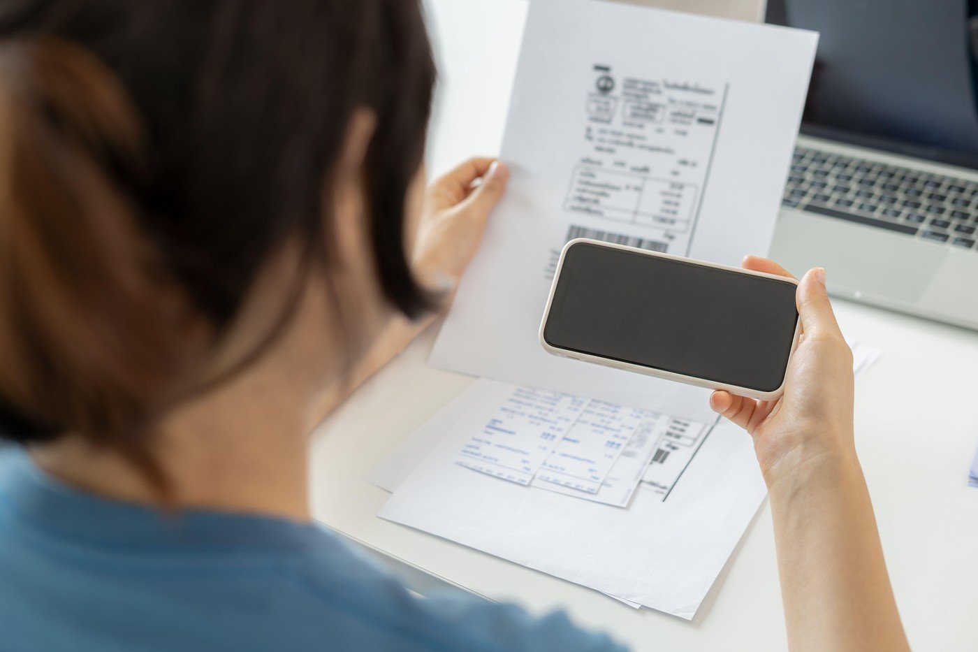 Portofelul digital de identitate: România se pregătește pentru viitorul digital, dar cu pași mici România se pregătește să facă un pas important spre digitalizare prin implementarea portofelului electronic de identitate