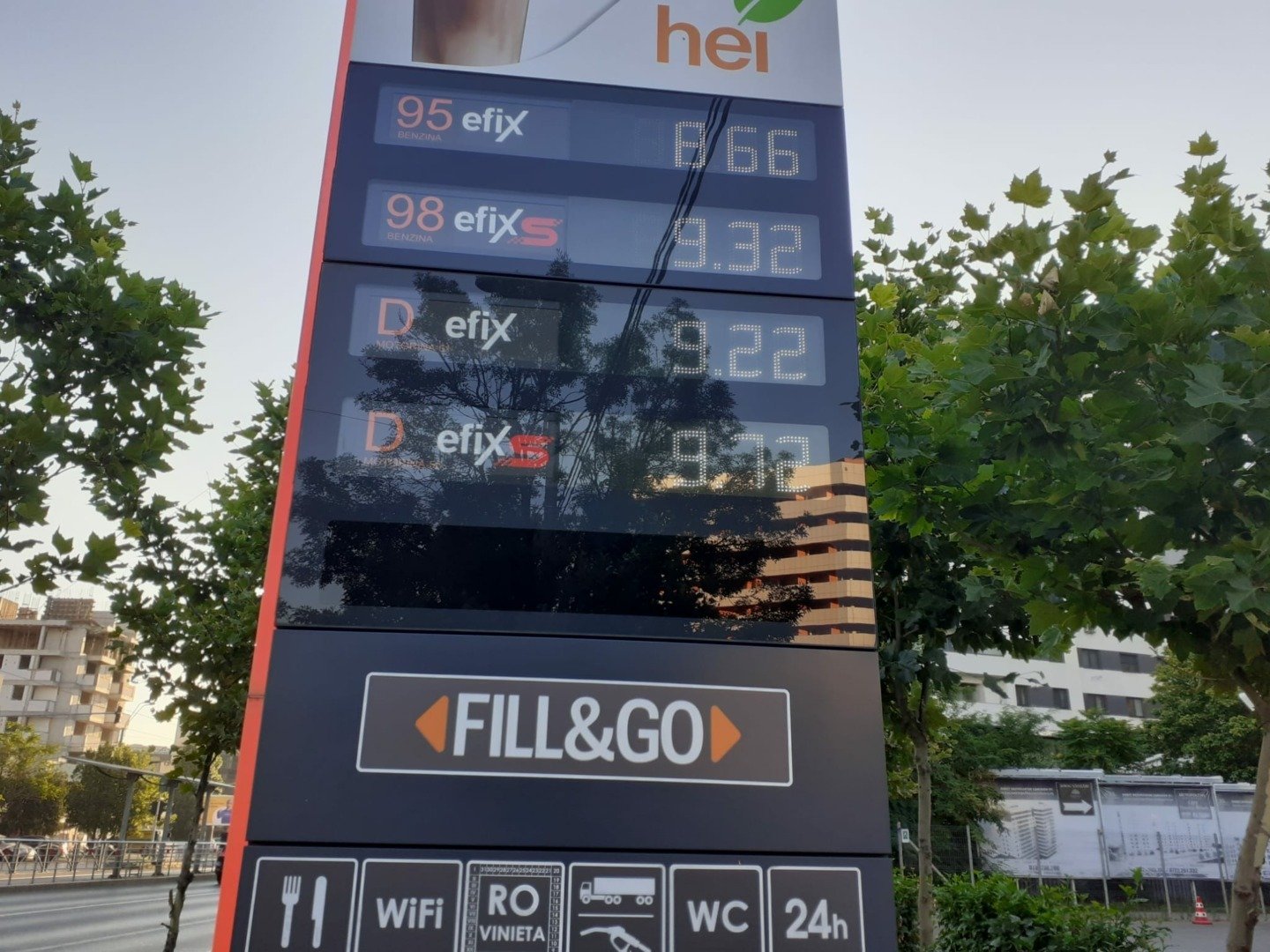 Ședința de Guvern, amânată din cauza lipsei de aviz pe criza carburanților Guvernul a decis să amâne ședința extraordinară programată pentru marți, ora 17.00, după ce Consiliul Economic și Social (CES) nu a emis un aviz favorabil pentru Ordonanța de Urgență privind declararea stării de criză pe piața carburanților