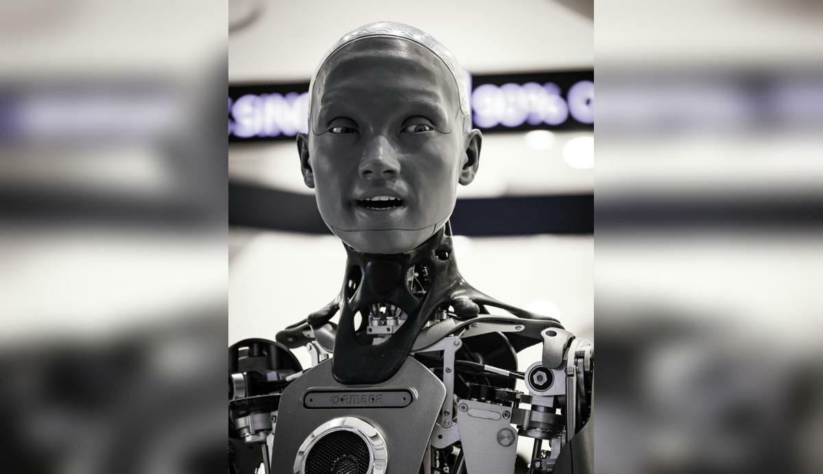 Inteligența artificială, de la chatboți la aplicații concrete: companiile chineze se orientează spre soluții specifice de business Companiile din China își schimbă strategia în domeniul inteligenței artificiale (AI), trecând de la modelele lingvistice generale, precum ChatGPT, la dezvoltarea de aplicații AI specializate pentru diverse domenii de activitate