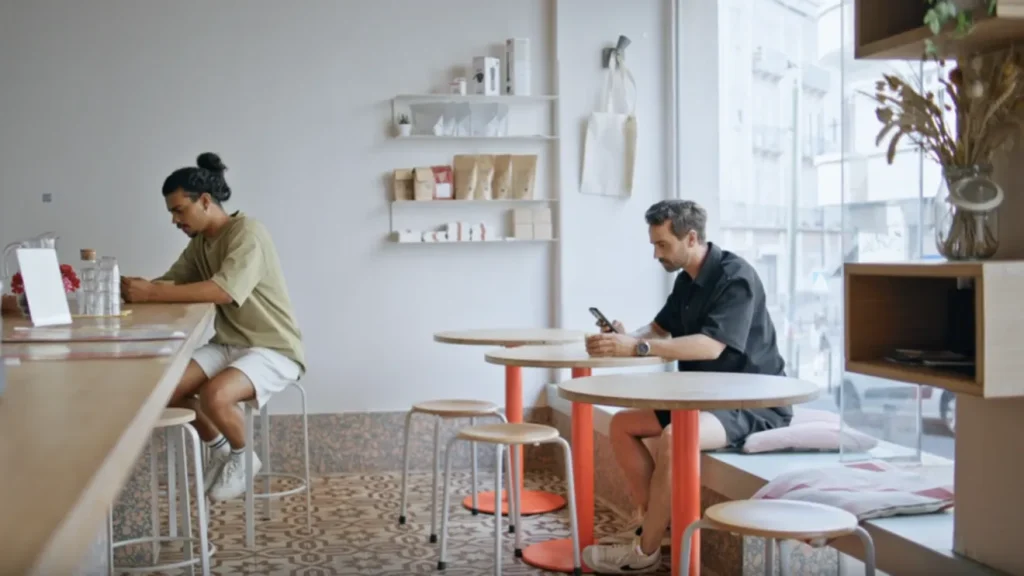 Cafenelele de specialitate din România: Un univers al opțiunilor, dincolo de gen și etichete În industria cafelei din România, opțiunile consumatorilor reflectă tot mai mult ritmul zilei și căutările personale, mai degrabă decât stereotipurile de gen sau etichetele sociale