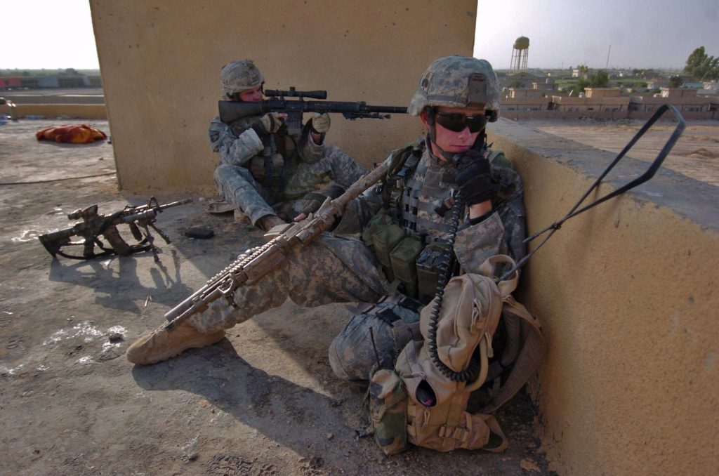 Șase soldați americani uciși într-un atac iranian în Kuweit: Primul bilanț al morților în noul conflict Kuweit, 3 martie 2026 – Un atac lansat de Iran asupra unui centru de operațiuni improvizat din Kuweit a dus la moartea a șase soldați americani, marcând primele victime ale forțelor SUA în noul conflict