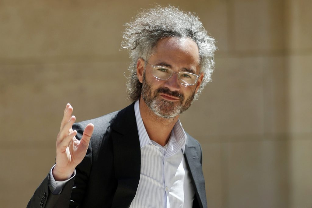 Viitorul muncii: Ce șanse au angajații într-o lume dominată de inteligența artificială, conform CEO-ului Palantir Îngrijorări legate de transformările pieței muncii provocate de inteligența artificială (AI) planează asupra angajaților, de la Generația Z până la cei cu experiență