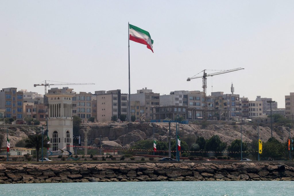 Iranul permite trecerea ajutorului umanitar prin Strâmtoarea Ormuz pe fondul tensiunilor regionale Iranul a anunțat că va permite trecerea ajutorului umanitar prin Strâmtoarea Ormuz, o arteră vitală pentru transportul maritim global, pe fondul escaladării conflictului în regiune
