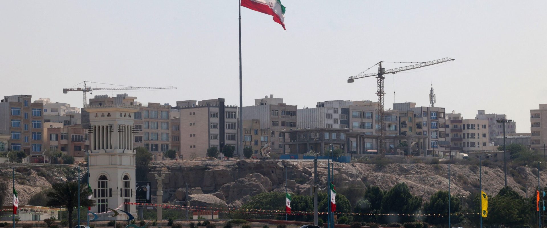 Deputații iranieni propun taxarea navelor în strâmtoarea Ormuz, 3.200 blocate