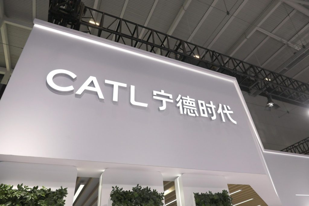 Producătorii chinezi de baterii, pe val după conflictul din Orientul Mijlociu: acțiunile au crescut cu zeci de miliarde de dolari Acțiunile celor mai mari producători chinezi de baterii au înregistrat o creștere semnificativă de la izbucnirea conflictului din Orientul Mijlociu