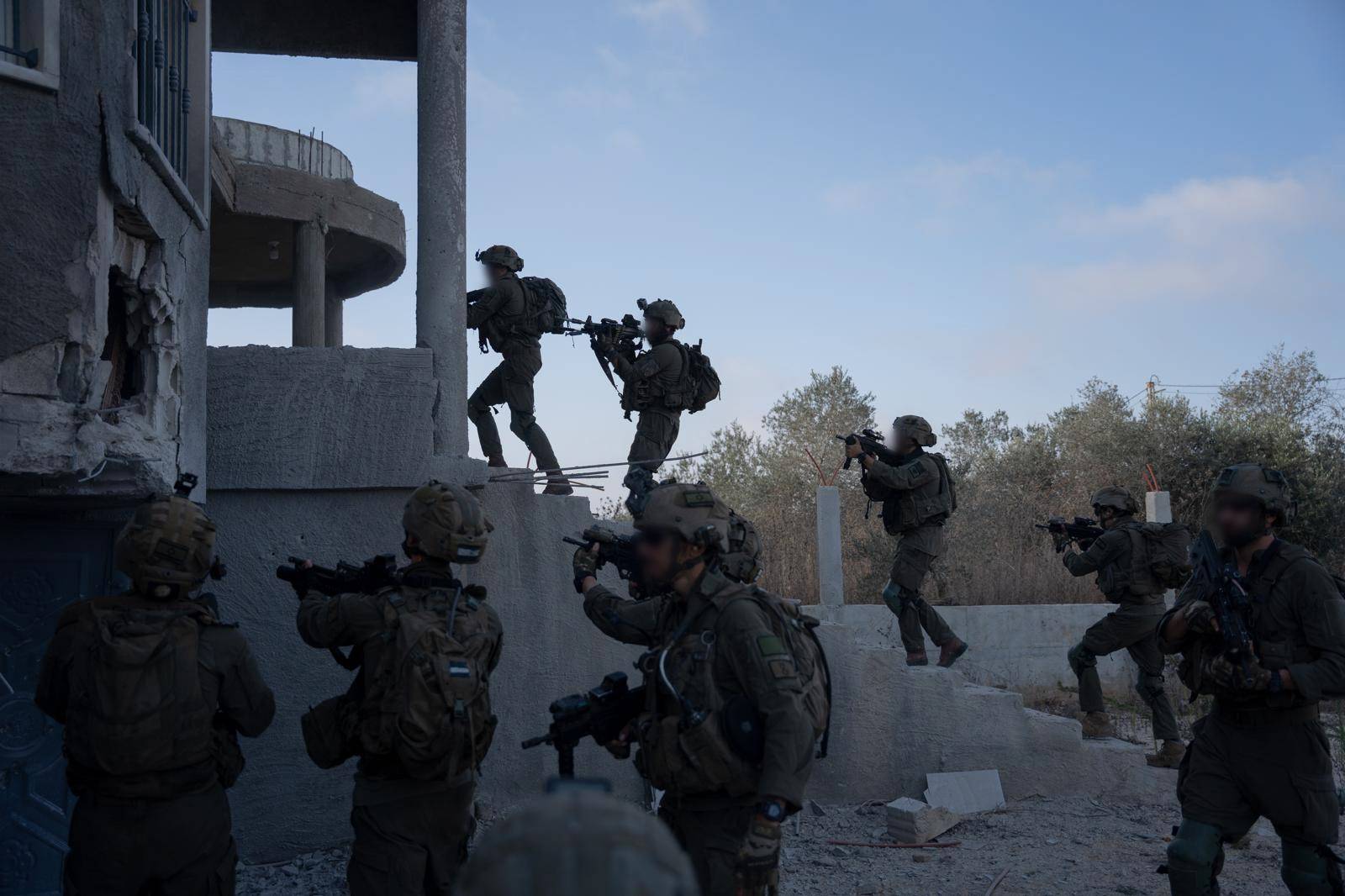 Israel intenționează o zonă tampon în Liban după încheierea conflictului cu Hezbollah Ministrul Apărării al Israelului, Israel Katz, a anunțat instituirea unei zone tampon în sudul Libanului, precum și menținerea controlului securitar asupra unei porțiuni din acest teritoriu după finalizarea actualului conflict cu gruparea Hezbollah