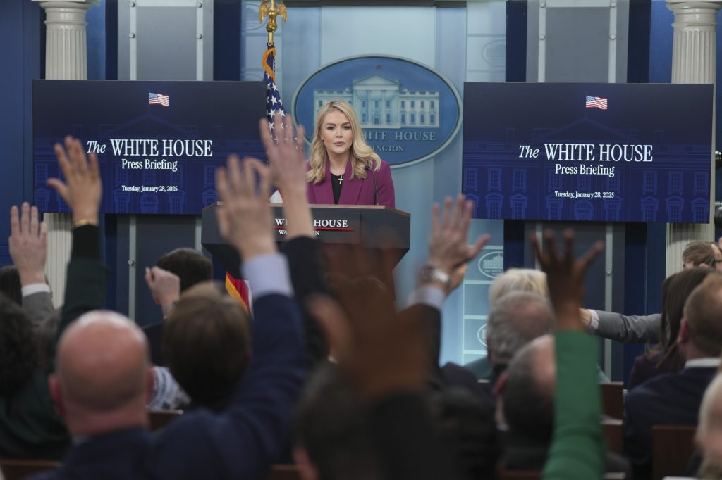 Spania, sub presiunea SUA, acceptă cooperarea militară Casa Albă a anunțat miercuri că Spania a cedat în fața presiunilor exercitate de Statele Unite ale Americii, acceptând în cele din urmă să coopereze cu armata americană