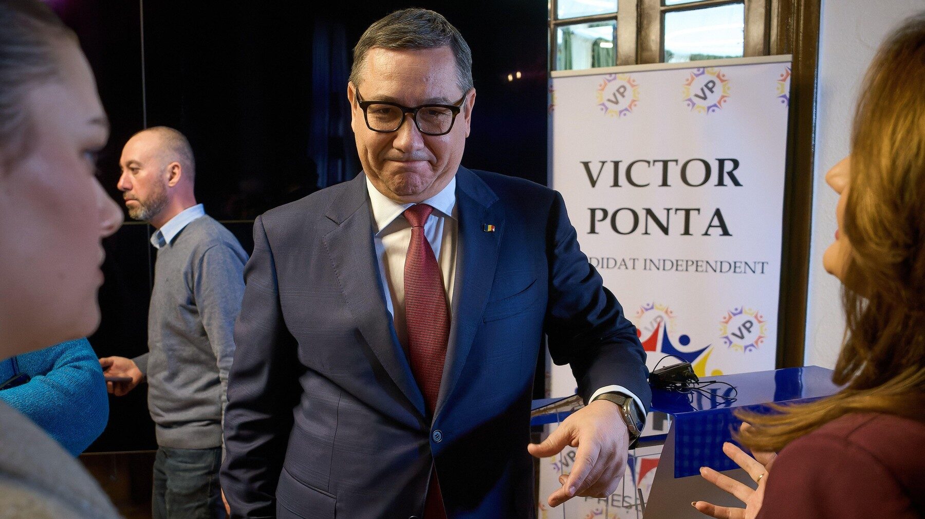 Ponta atacă-n forță ministrul Țoiu: Sesizare la CNCD, plângere penală în pregătire Fostul premier Victor Ponta a inițiat o ofensivă juridică împotriva ministrului de Externe, Oana Țoiu