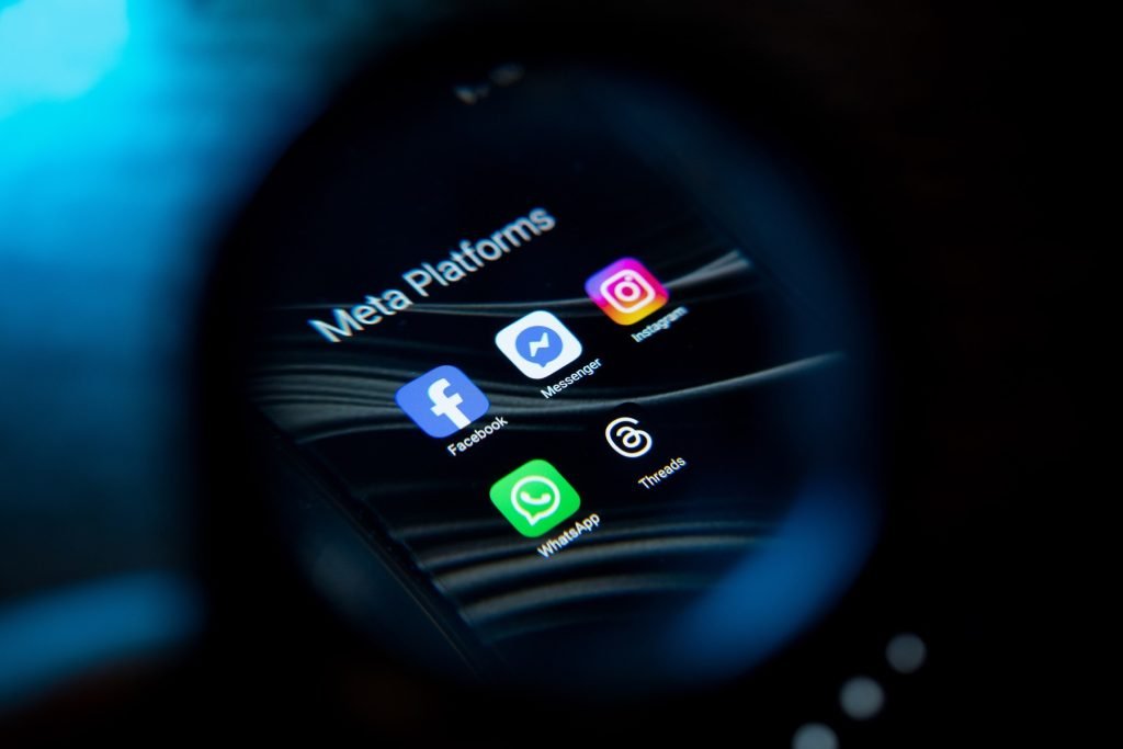 Meta Platforms, găsită vinovată în New Mexico pentru inducerea în eroare a utilizatorilor Un juriu din New Mexico a decis că Meta Platforms, compania mamă a Facebook, Instagram și WhatsApp, a încălcat legea statului