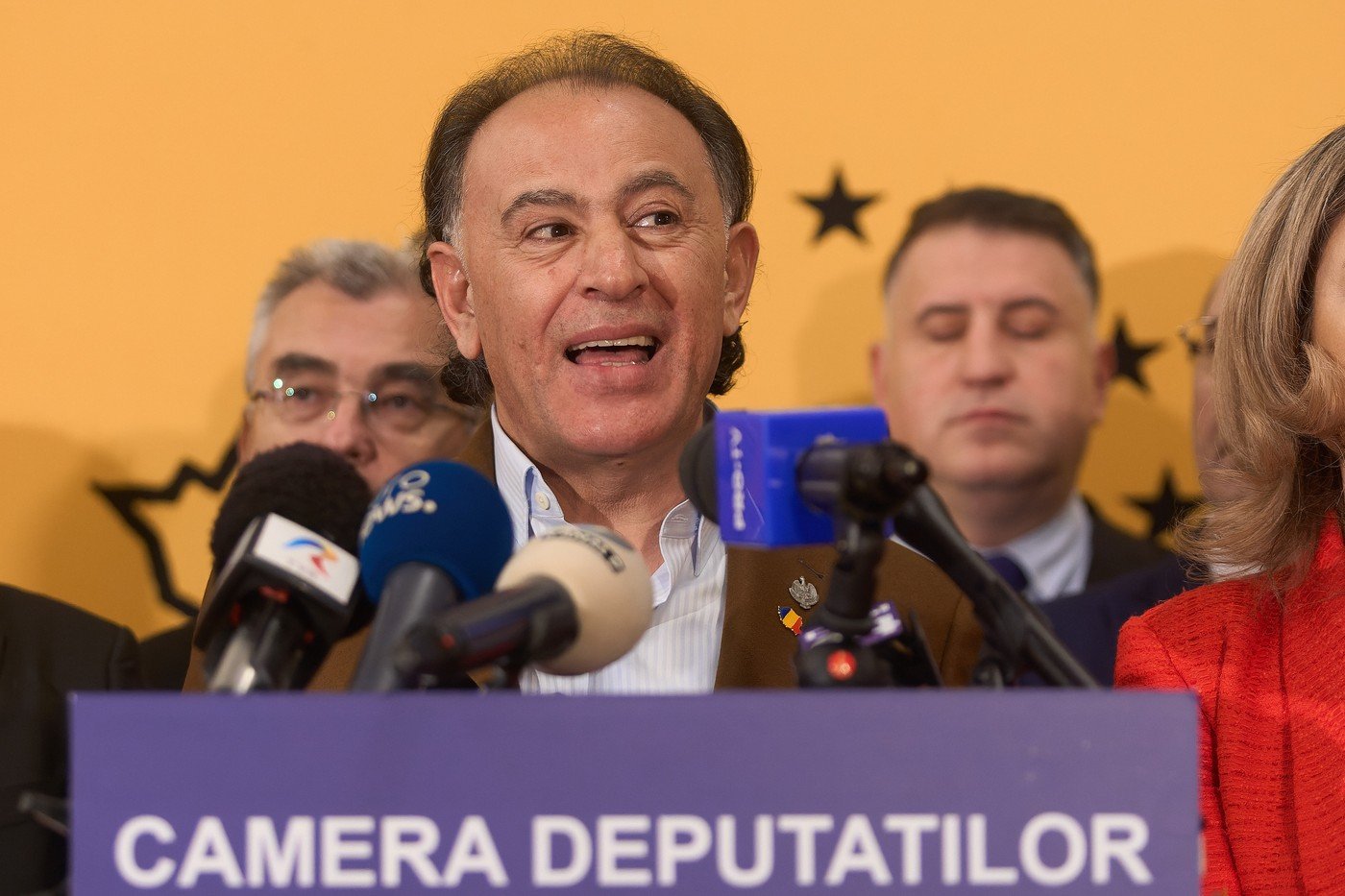 Simion, pus la zid de Anca Alexandrescu. Liderul aur, replică dură: „e o aberație”