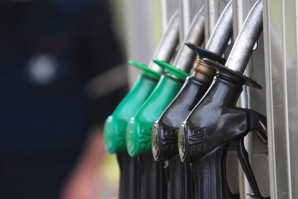 Criza carburanților bate la ușile Europei: Scumpiri, restricții și incertitudine la orizont Europa se pregătește pentru o posibilă criză a carburanților, avertizează șeful companiei Shell