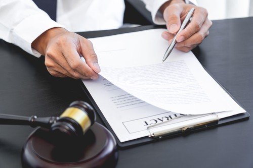 Nulitatea absolută: Când un act juridic este anulat și ce implică asta Nulitatea absolută reprezintă o sancțiune juridică majoră, aplicată atunci când un act încalcă legi fundamentale sau principii care protejează interesul public și ordinea de drept