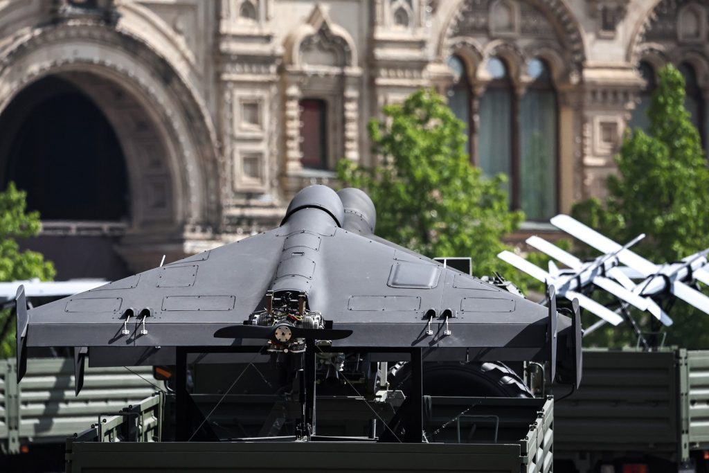 Zelenski: Rusia plănuiește stații de control drone în Belarus și Ucraina ocupată Președintele ucrainean Volodimir Zelenski a anunțat că Rusia intenționează să amplaseze stații de control pentru drone în Belarus și în zonele ocupate din Ucraina