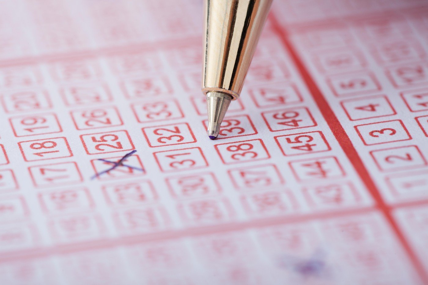 Un român din domeniul transporturilor a câștigat peste 4,5 milioane de euro la Loto 6/49 Un bărbat din România a câștigat un premiu impresionant la Loto 6/49, depășind suma de 4,5 milioane de euro